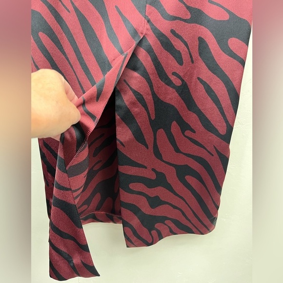 Zara Women’s Midi Animal Print Satin High Back Slit Skirt Black/Burgundy Size XS - Picture 6 of 10